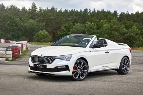 Dinámico, descapotable y emocional: el ŠKODA SLAVIA es el séptimo Coche de los Estudiantes