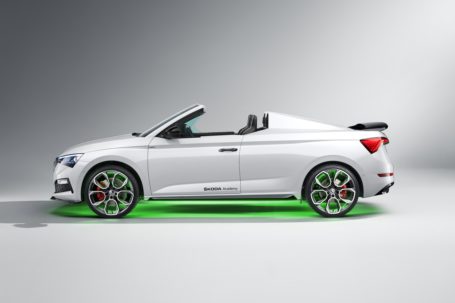 Dinámico, descapotable y emocional: el ŠKODA SLAVIA es el séptimo Coche de los Estudiantes