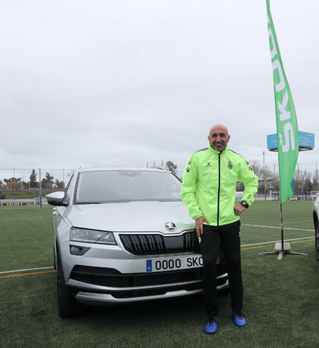 Los fichajes de invierno del RCD Espanyol reciben su vehículo oficial ŠKODA
