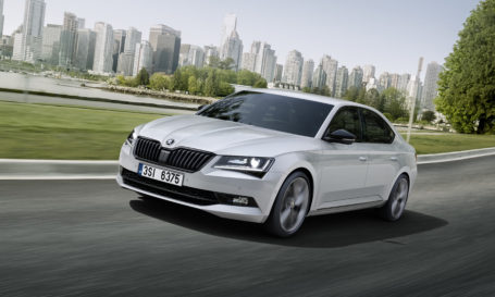 PRIMER BOCETO DEL ACTUALIZADO ŠKODA SUPERB
