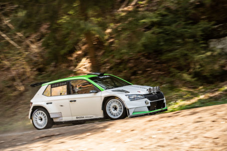 El renovado ŠKODA FABIA R5 ha sido homologado con éxito y está listo para la competición