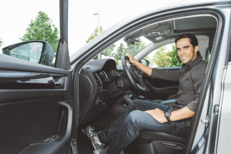 Alberto Contador recibe su ŠKODA Kodiaq