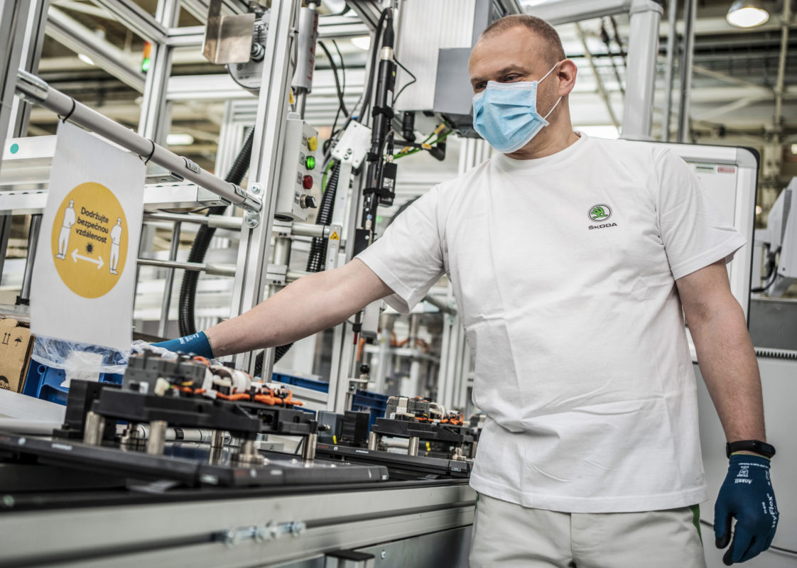 ŠKODA AUTO reanuda la producción en sus plantas checas