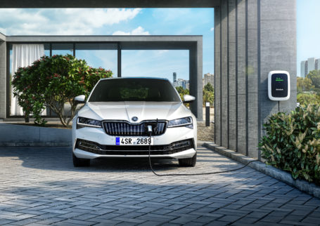 CELEBRACIÓN DEL ANIVERSARIO DE UN MODELO INSIGNIA: EL ŠKODA SUPERB CUMPLE 85 AÑOS