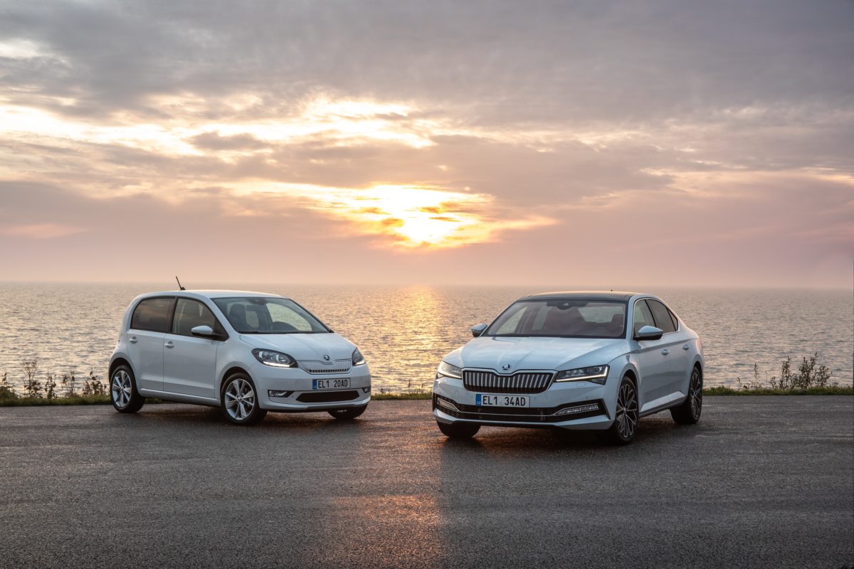 Hacia un futuro eléctrico y sostenible con el CITIGOe iV y el ŠKODA SUPERB iV