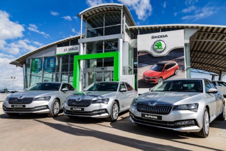 ŠKODA entrega diez unidades del híbrido enchufable SUPERB iV al Ayuntamiento de Madrid