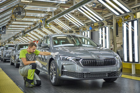 Škoda Auto empieza a producir el nuevo Octavia actualizado también en Kvasiny