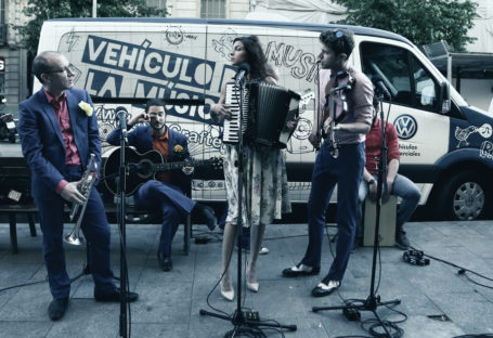 El grupo revelación Molotov Jukebox, comienza su gira a bordo del Vehículo de la Música de Volkswagen