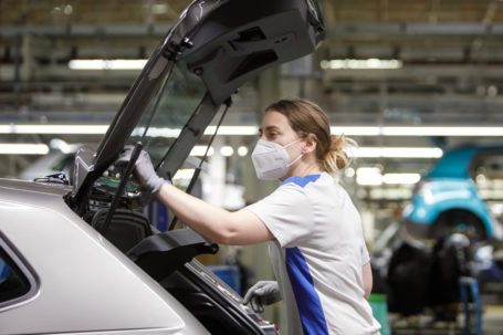 Volkswagen Navarra regresa a la actividad productiva