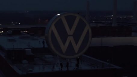Nuevo logo en la Sede de Volkswagen en Wolfsburg