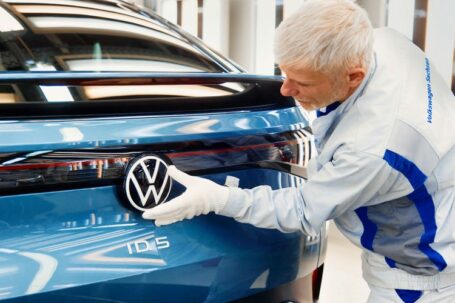 Producción en serie del ID.5: Volkswagen transforma con éxito las instalaciones de Zwickau en una planta de producción de vehículos eléctricos